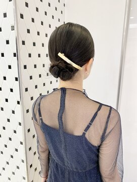 アピッシュ(apish 並木通り) シニヨンアレンジ