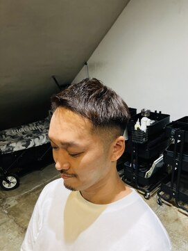 スターダスト(STAR DUST.) メンズカット/フェードカット/シェービング/ヘッドスパ