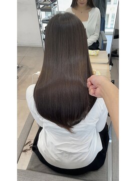 エラ(Ella) 美髪矯正で叶う自然なストレート艶髪