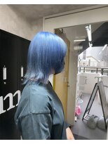ワンズクロエ 原宿店(ONE's Chloe)&nbsp;くびれヘアアプリコットオレンジハイライトカラーブルーカラー