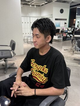 ユーフォリア 渋谷グランデ(Euphoria SHIBUYA GRANDE) メンズカット 短髪 襟足あり アップバング AKARI