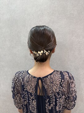 メゾンドムニ 恵比寿(Maison de MUNi) お飾りが可愛いタイトアップヘア