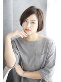 長めバングの大人可愛いツヤショートボブ