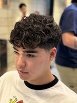 フランクスバーバー アンド ビアークラブ(FRANK'S BARBER and BEER CLUB) MEN’S/リバースセンターパート/ニュアンスパーマ