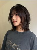 ブラウンカラーのミディアムハッシュカット＊