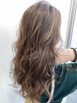 キラ 渋谷(KILLA) 黒髪からナチュラルハイライトでエアリーミディ【KILLA原宿】