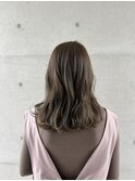 透け感オリーブベージュ暗髪 ツヤ感ゆるふわウェーブロング