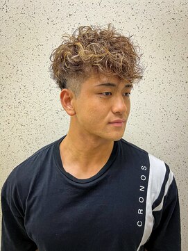 クロムトウキョウ ザ バーバー 新宿本店(CHROM TOKYO the Barber) スペインカールハイライト 新宿/代々木/メンズカット/パーマ