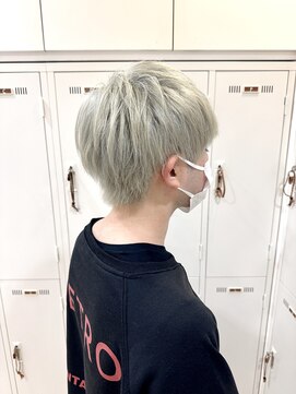 アッシュ 町田駅前通り店(Ash) シルバーホワイトカラー