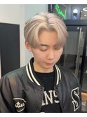 韓国前下がりセンターパートホワイトミルクティーハイトーン