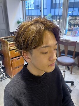 キャンバス バイ ネオリーブ 横浜西口(Canvas by neo.) メンズカラー ベージュ センターパート フェザーショート 横浜