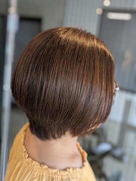 ジールヘアー(GIIL HAIR) 前下がりショートスタイル