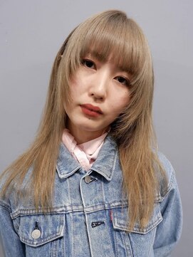 オーオ シカシカ(OOO YY) 顔まわりレイヤー×アンニュイなミルクティーベジュ