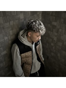 ウィスカーズ(Whiskers) スパイラル×メッシュ×フェード