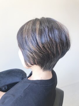 マニャーナ Manana 美容室 ショートボブポイントカラー