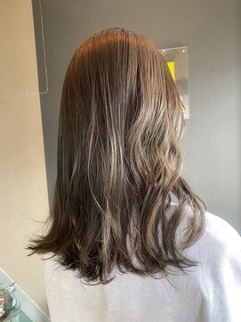 ヴィッカ ヘアーアンドメイク(vikka. hair and make) グレージュカラーで抜け感color