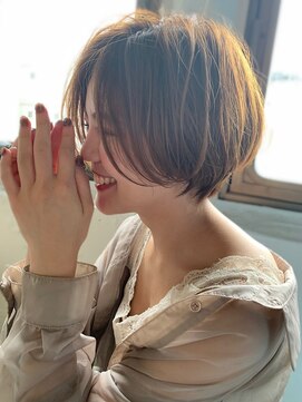 ルームバイシー 新宿(Loom. by Sea) ハイライトカラー☆前髪長めの大人ショートボブ