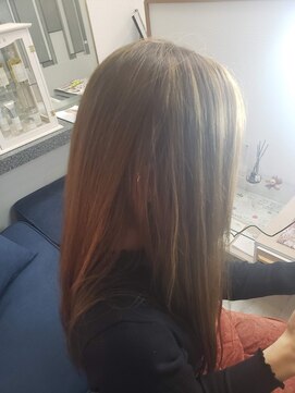 リフェリーチェ(Re.felice) 美髪ハイライト