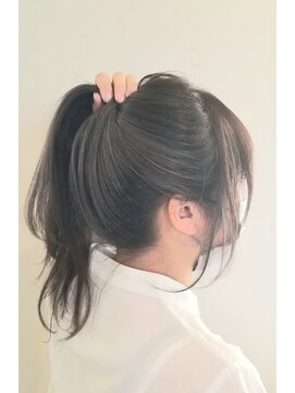 ヘアーアンドネイル ルシア(Hair&Nail Lucia) ダークグレーのインナーカラー