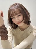 顔周りレイヤーカットくびれヘアミルクティーベージュカラー