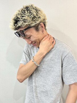 リヴ オオサカ(LIV OSAKA) ブリーチパーマ スパイキーショート 大阪梅田 メンズブリーチ