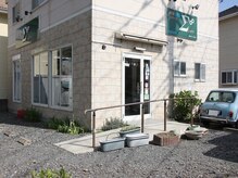 スペースシグマ 理容 美容の雰囲気（駐車場店舗前に3台停められます。広々しているので駐車し易い◎）