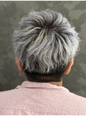 「個性を引き出す、洗練シルバーヘア。」