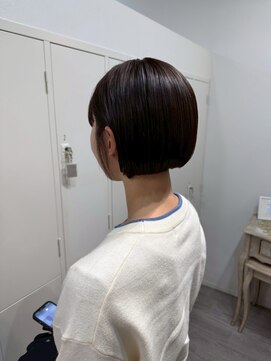 ロッカ(ROCCA) 丸みコンパクトショート黒髪