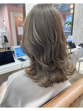 フィガロ ウメダ(FIGARO UMEDA) 【FIGARO　umeda】ミディアム/韓国/レイヤーカット/ハイライト