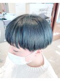 個性派ブルーブラック×重めマッシュショート襟足スッキリ