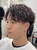 エース(ACES)&nbsp;ツイストスパイラル×センターパート×波巻きパーマ