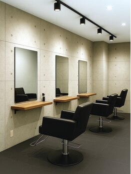 アクティ 柏店の写真/新たに誕生！ビジネスマン専門のメンズ美容室×理容室！自然なカッコよさは白髪ぼかし×パーマで決まる！
