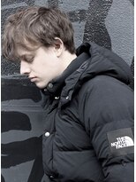 ジジバイワースホワイル(jiji by WORTH WHILE)&nbsp;刈り上げセンターパートサーフカールフェザーパーママレットヘア