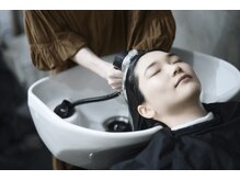 【癒しのシャンプータイム】フルフラットのシャンプー台、高濃度マイクロバブルで頭皮から美髪ケアを♪