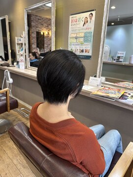 ヘアーメイクロージー 八軒店 (HAIR MAKE ROSY) 首元が綺麗に見える大人の黒髪ショート