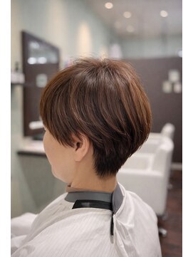 ネージュ(NEIGE) 大人女性に人気◎丸みシルエットの艶ショート