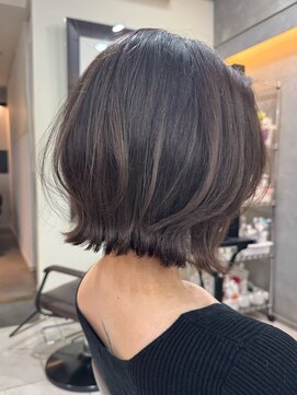 トルネード(TORNADO) 外国人風外ハネレイヤーボブグレージュ　n8.3,19