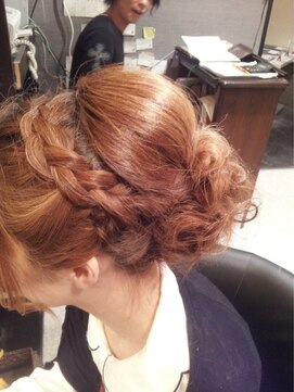 アイビス(AIBIZ) 編み込みナチュラルアップ