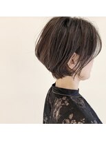 デフィー(DEFY) ベージュカラーのコンパクトショート