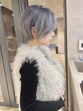 アンダーバーホワイト(_WHITE) 大人可愛い20代30代40代ハイトーン小顔ショートボブ