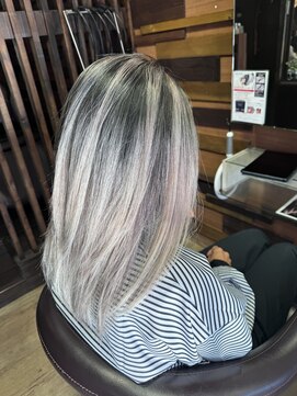ヘアアンドメイクユ ニキス 利府店(HAIR&MAKE UNIXIS) シャドールーツ