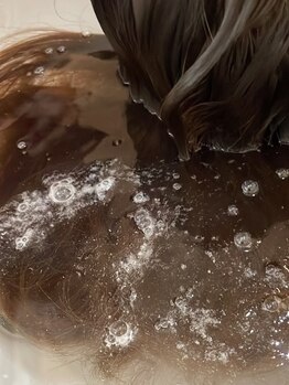 パッション フォー ヘアー 並木店(Passion for hair)の写真/【癒し】『FAVON』のウルトラファインバブルで頭皮の汚れを落として、誰もが羨む“艶サラヘア”に♪