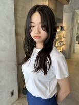 ニール(nier)&nbsp;レイヤーカット顔まわりカットロングダークカラー袋町