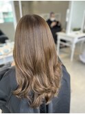 艶髪グレージュ巻き髪かわいい