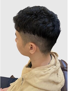 銀座マツナガ 浅草店 フェード風短髪ナチュラルゆるふわパーマスタイル