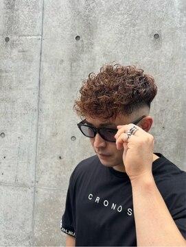 刈部倶楽舞 難波店 スキンフェード×スペインカール！