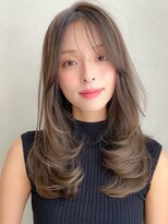 アグノス 青山(Agnos)&nbsp;大人ガーリー似合わせミディアムレイヤーカットダークアッシュ