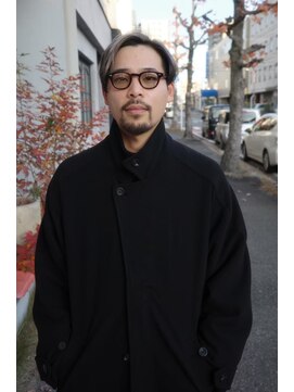 エディ(Edy) メンズホワイトシルバーニュアンスパーマ外国人風眉毛カット岡山