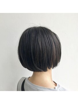 トリコ(trico) さりげないハイライトがおしゃれなボブ
