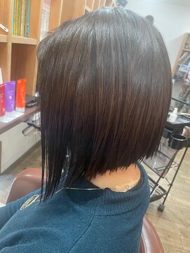 クネア(kunea) 大人ショートボブ/暗髪/切りっぱなし/グレージュカラー